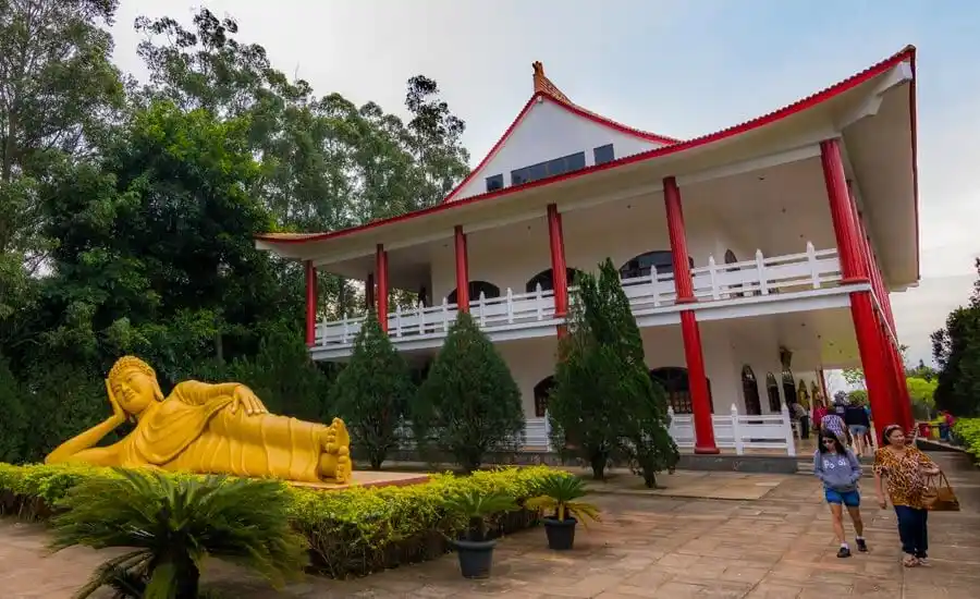 templo-budista-foz-3 - copia (2) Traslado al Templo Budista Chen Tien (ida y vuelta)