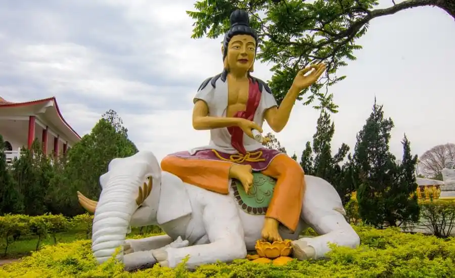 templo-budista-foz-iguazu-brasil-2 - copia (2) Traslado al Templo Budista Chen Tien (ida y vuelta)